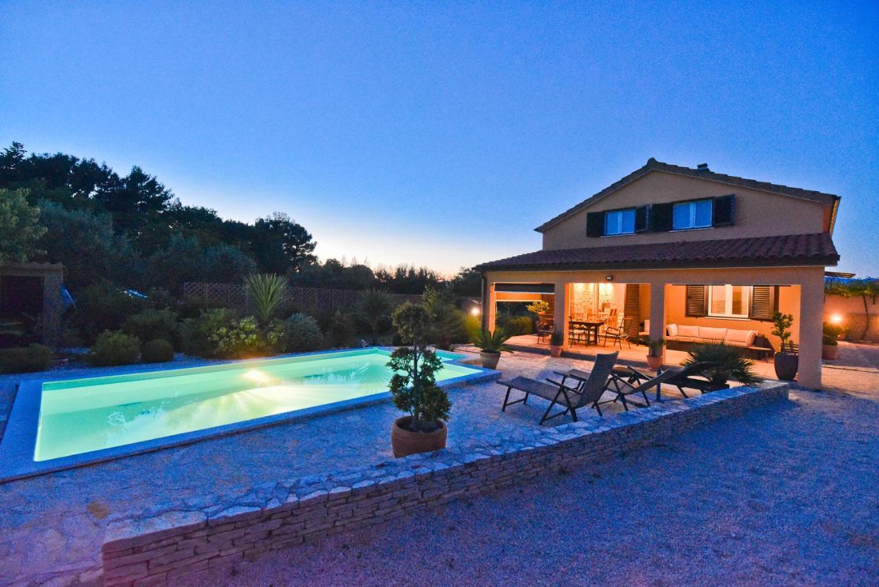 Holiday Home Taras Smilcic ภายนอก รูปภาพ