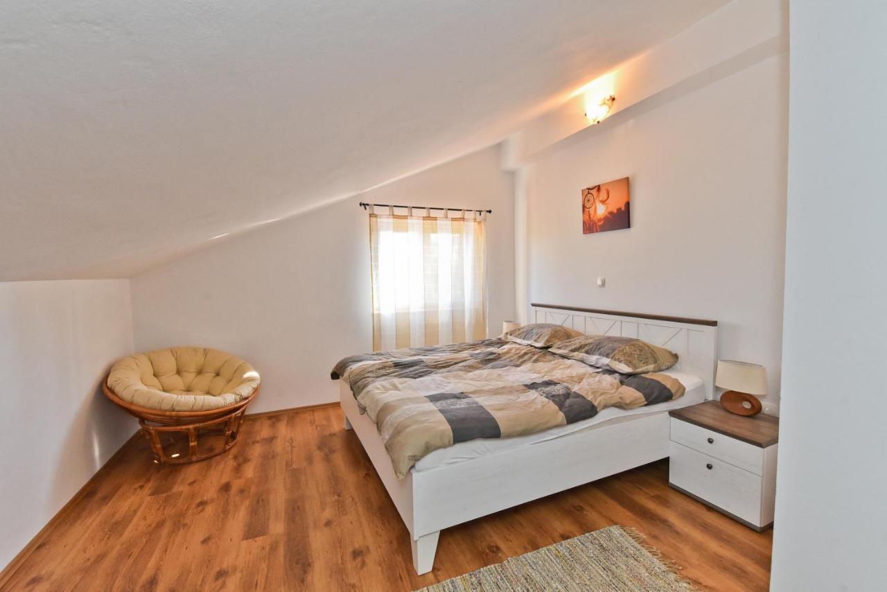Holiday Home Taras Smilcic ภายนอก รูปภาพ