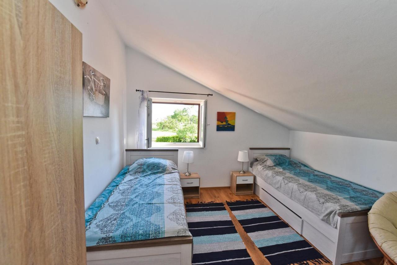 Holiday Home Taras Smilcic ภายนอก รูปภาพ